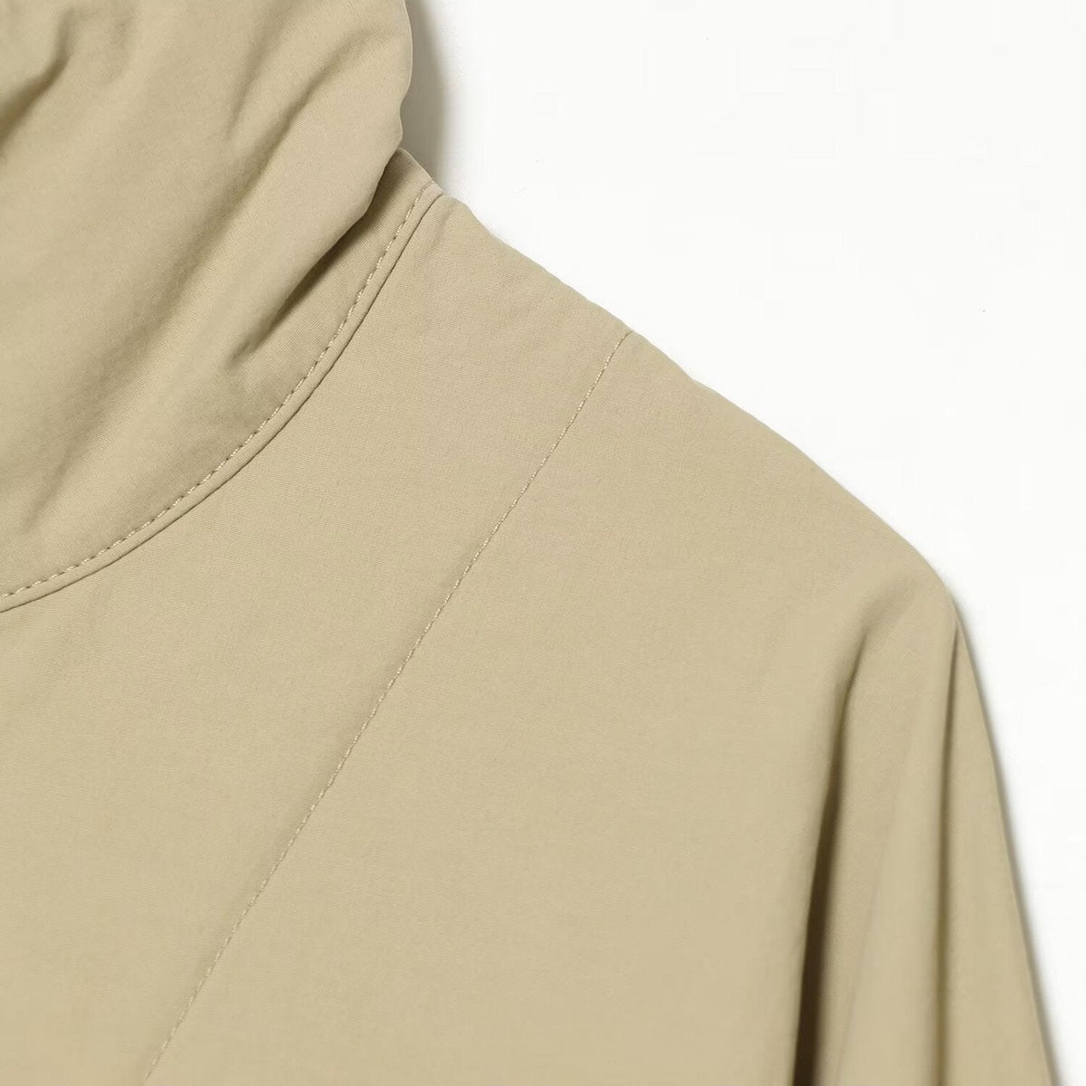 Giacca antipioggia donna oversize a mantella collo alto 4