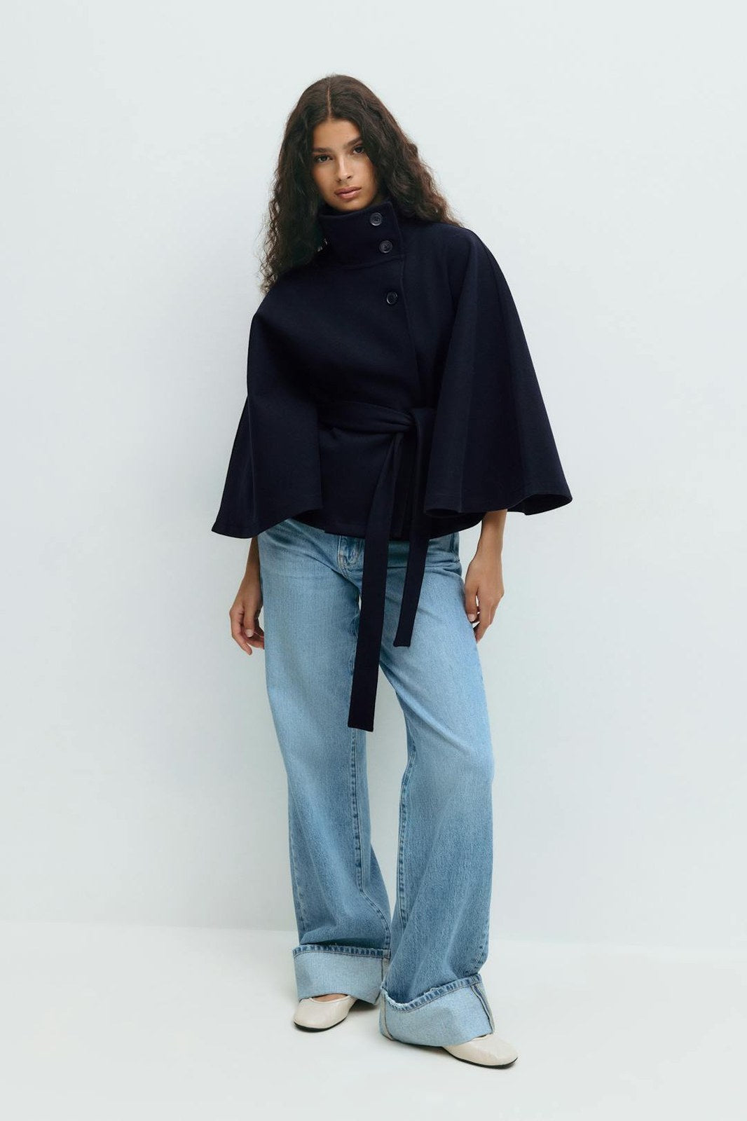 Cappotto a mantella donna con collo alto e cintura a fiocco 7