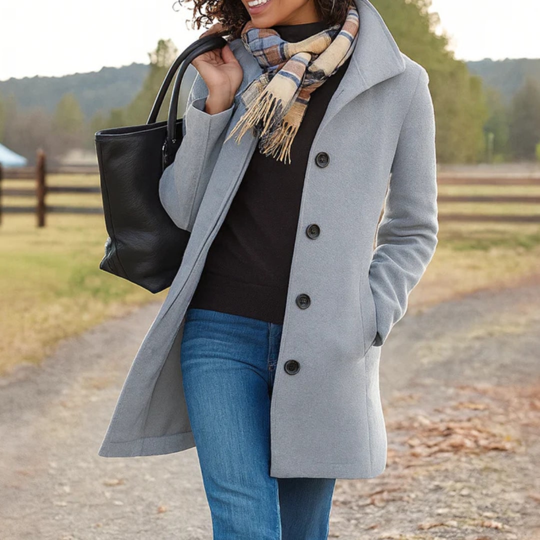 Cappotto Donna in Lana con Collo Alto e Bottoni Scuri 4