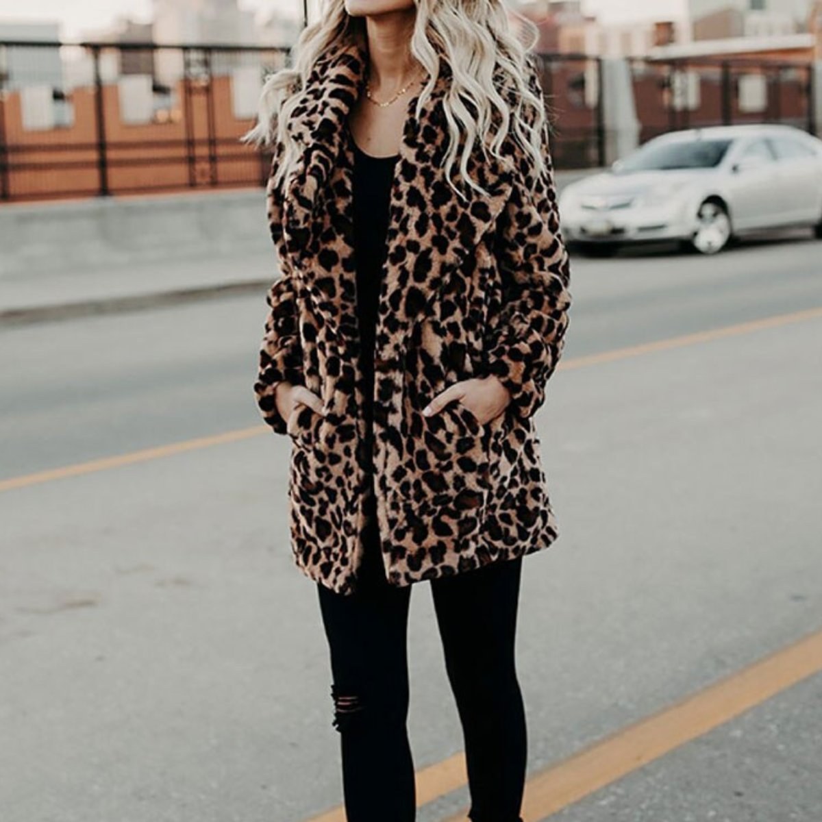 Cappotto fantasia donna sciancrato con revers ampio 3