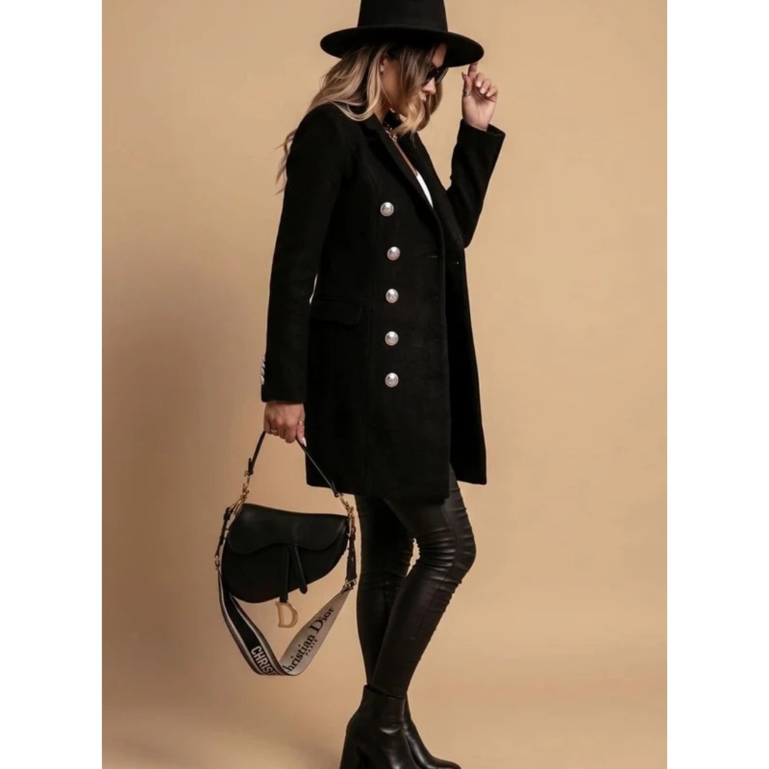 Cappotto invernale donna con bottoni e colletto classico 2