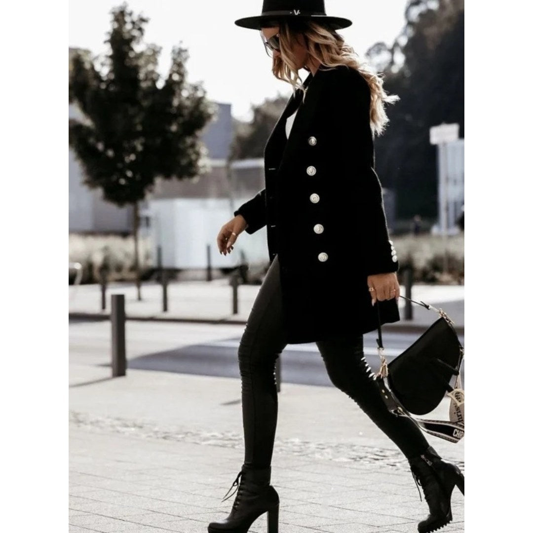 Cappotto invernale donna con bottoni e colletto classico 3