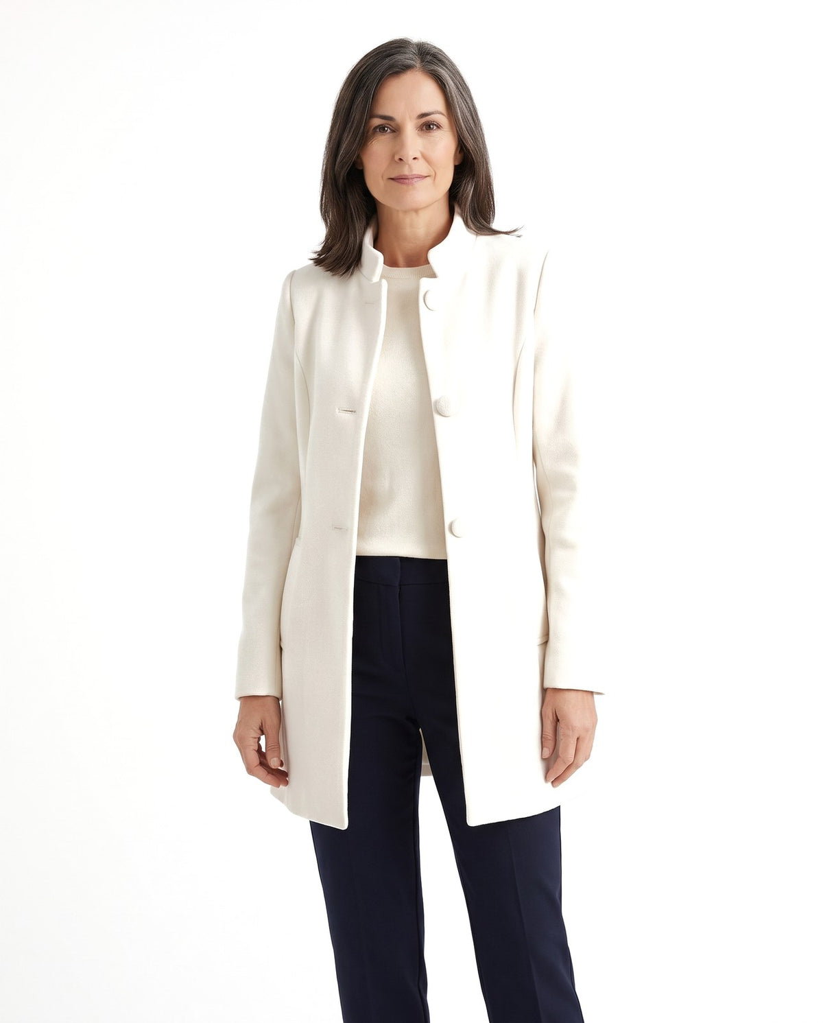 Cappotto invernale donna elegante con collo alto e bottoni 1