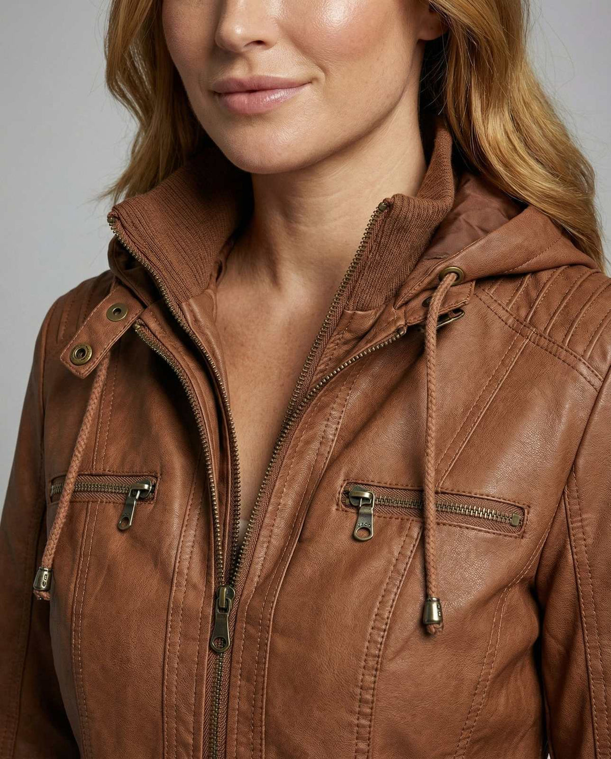 Giacca in ecopelle donna con cappuccio staccabile foderata 7