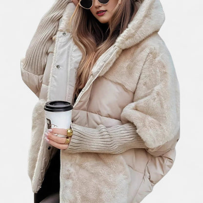 Piumino oversize donna con cappuccio e design patchwork 2