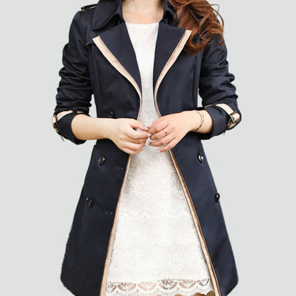 Trench lungo donna antivento con revers per l'inverno 2