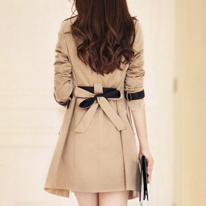 Trench lungo donna antivento con revers per l'inverno 5